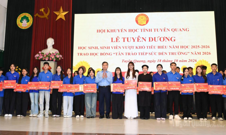 Tuy&ecirc;n dương học sinh, sinh vi&ecirc;n vượt kh&oacute; ti&ecirc;u biểu v&agrave; trao học bổng &ldquo;T&acirc;n Tr&agrave;o tiếp sức đến trường&rdquo; năm 2026