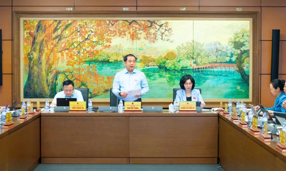Khơi th&ocirc;ng động lực tăng trưởng, ch&uacute; trọng chăm lo an sinh x&atilde; hội