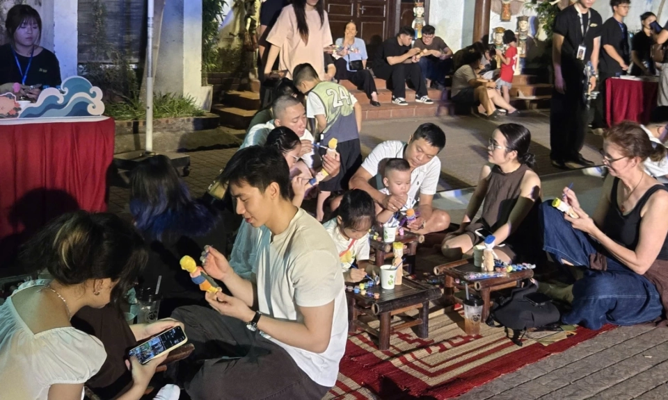 &ldquo;Thủy mộng&rdquo;: Người trẻ đưa m&uacute;a rối nước đến gần c&ocirc;ng ch&uacute;ng