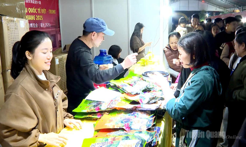 C&oacute; 40 gian h&agrave;ng nước ngo&agrave;i tham gia Hội chợ Quốc tế Việt &ndash; Trung