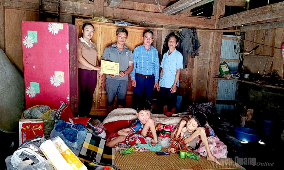 Quỹ tấm l&ograve;ng V&agrave;ng tiếp sức hai anh em khuyết tật ở x&atilde; Th&ocirc;ng Nguy&ecirc;n