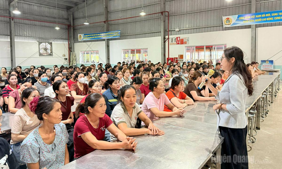 N&acirc;ng cao kiến thức ph&aacute;p luật cho đo&agrave;n vi&ecirc;n, người lao động