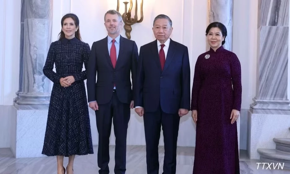 Tổng B&iacute; thư, Chủ tịch nước T&ocirc; L&acirc;m hội kiến Nh&agrave; vua Đan Mạch Frederik X