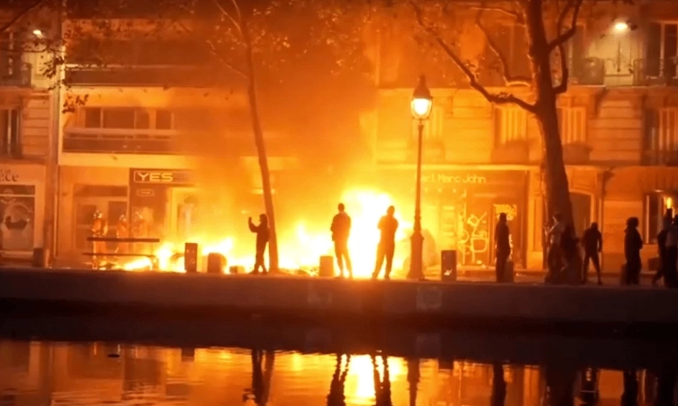 Tổng thống Macron k&ecirc;u gọi đối thoại sau l&agrave;n s&oacute;ng bạo lực tại Ph&aacute;p