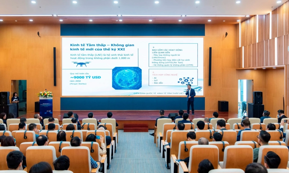 Khai th&aacute;c kh&ocirc;ng gian tầm thấp phục vụ ph&aacute;t triển kinh tế