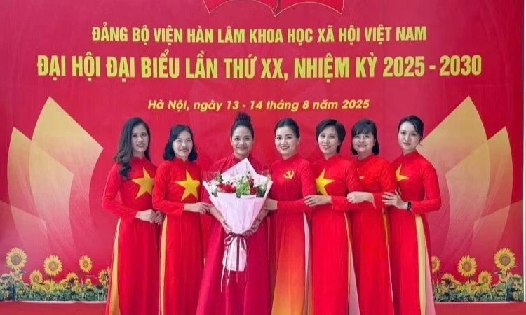 Phụ nữ l&agrave;m chủ c&ocirc;ng nghệ, l&agrave;m chủ tương lai trong kỷ nguy&ecirc;n số