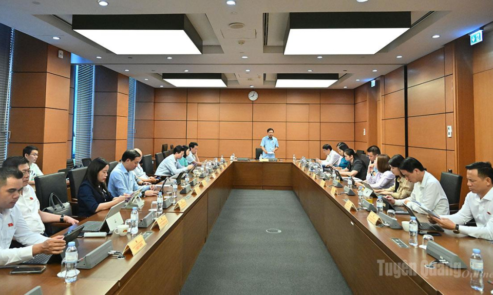 Đ&oacute;ng g&oacute;p nhiều &yacute; kiến từ thực tiễn địa phương v&agrave;o c&aacute;c dự thảo luật, nghị quyết