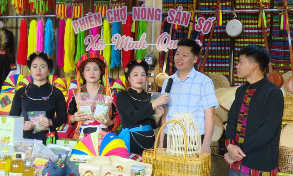Khi Chợ phi&ecirc;n họp tr&ecirc;n điện thoại