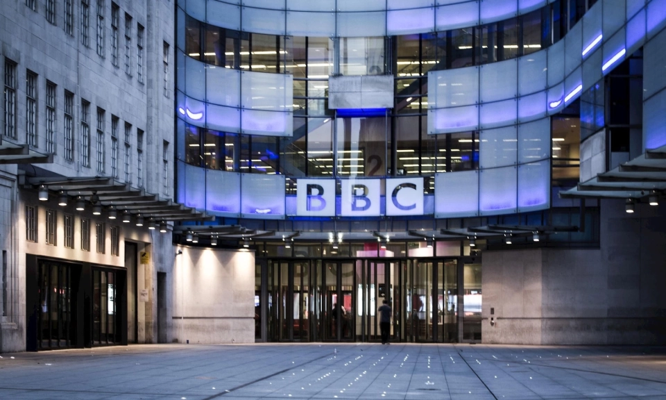 BBC đ&oacute;ng cửa hai k&ecirc;nh truyền h&igrave;nh, cắt giảm h&agrave;ng ngh&igrave;n việc l&agrave;m