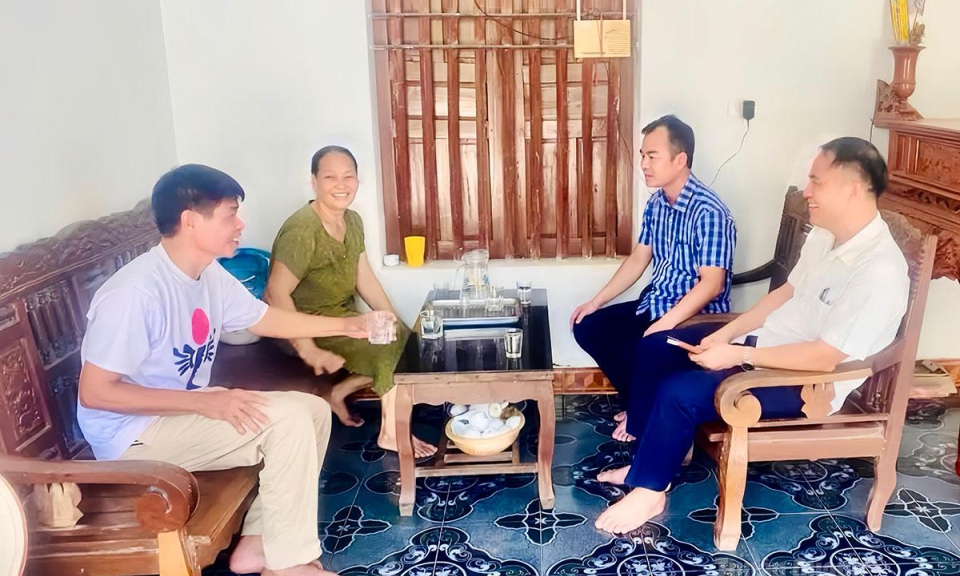 D&aacute;m l&agrave;m việc kh&oacute;