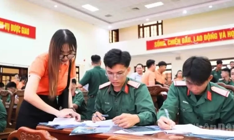 Đề xuất chế độ, ch&iacute;nh s&aacute;ch mới đối với hạ sĩ quan, binh sĩ v&agrave; th&acirc;n nh&acirc;n