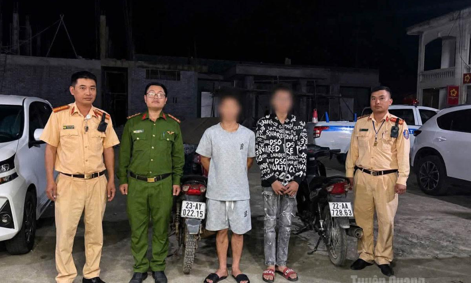 X&aacute;c minh, l&agrave;m r&otilde; h&agrave;nh vi bu&ocirc;ng hai tay, lạng l&aacute;ch, đ&aacute;nh v&otilde;ng tr&ecirc;n đường đ&egrave;o