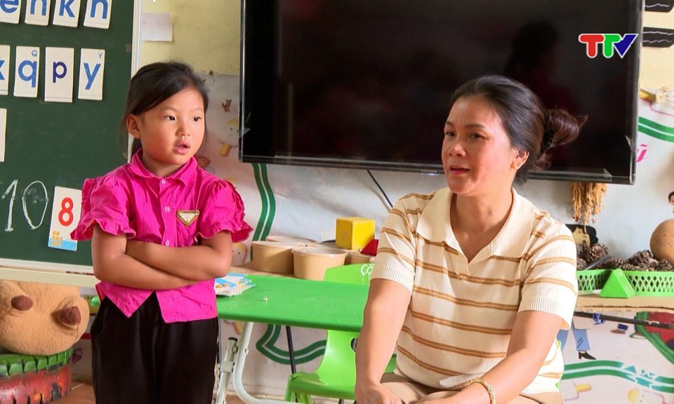 Những c&ocirc; gi&aacute;o ở bản