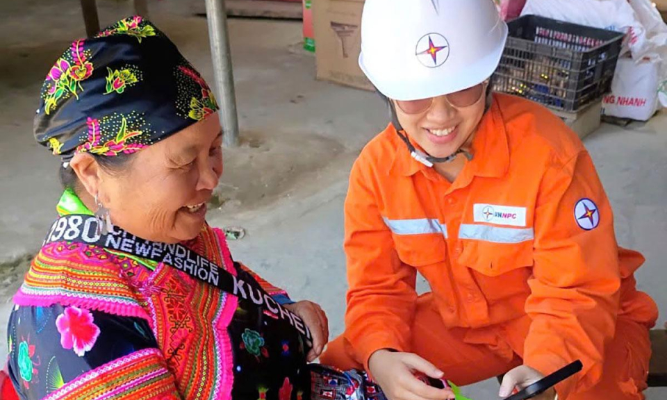 C&ocirc;ng ty Điện lực Tuy&ecirc;n Quang đẩy mạnh tuy&ecirc;n truyền App EVNCSKH v&agrave; n&acirc;ng cao chất lượng dịch vụ kh&aacute;ch h&agrave;ng