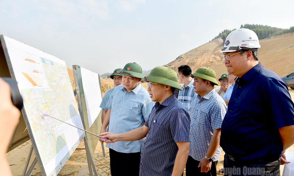 Chủ tịch UBND tỉnh Phan Huy Ngọc kiểm tra, đ&ocirc;n đốc tiến độ c&aacute;c c&ocirc;ng tr&igrave;nh trọng điểm