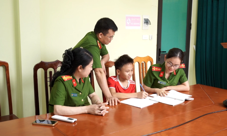 "Mẹ đỡ đầu": Điểm tựa cho những trẻ em c&oacute; ho&agrave;n cảnh kh&oacute; khăn