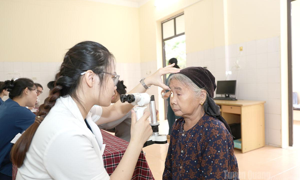 Kim B&igrave;nh c&oacute; gần 300 người d&acirc;n được kh&aacute;m sức khỏe miễn ph&iacute;