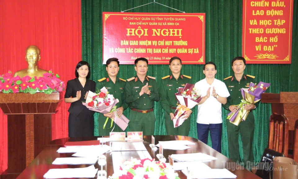 B&agrave;n giao nhiệm vụ Chỉ huy trưởng, Ch&iacute;nh trị vi&ecirc;n Ban CHQS phường B&igrave;nh Thuận v&agrave; x&atilde; B&igrave;nh Ca