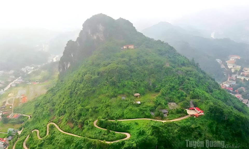 &ldquo;C&aacute;nh s&oacute;ng&rdquo; giữa m&acirc;y trời