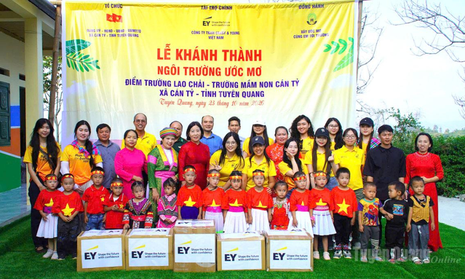 Kh&aacute;nh th&agrave;nh &ldquo;Ng&ocirc;i trường ước mơ&rdquo; tại x&atilde; C&aacute;n Tỷ