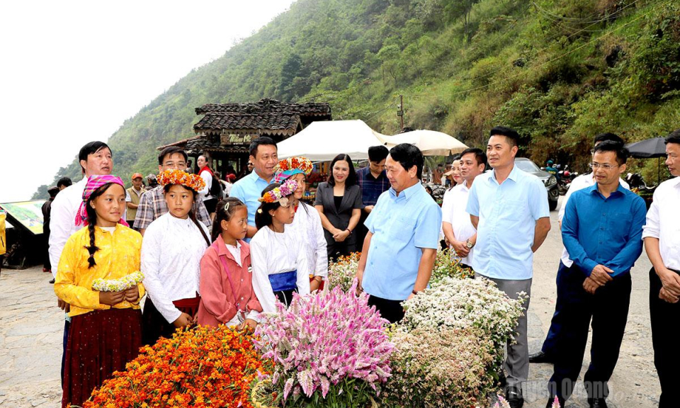 B&iacute; thư Tỉnh uỷ Hầu A Lềnh thăm, kiểm tra tiến độ Dự &aacute;n Trường phổ th&ocirc;ng nội tr&uacute; li&ecirc;n cấp TH-THCS Phố Bảng
