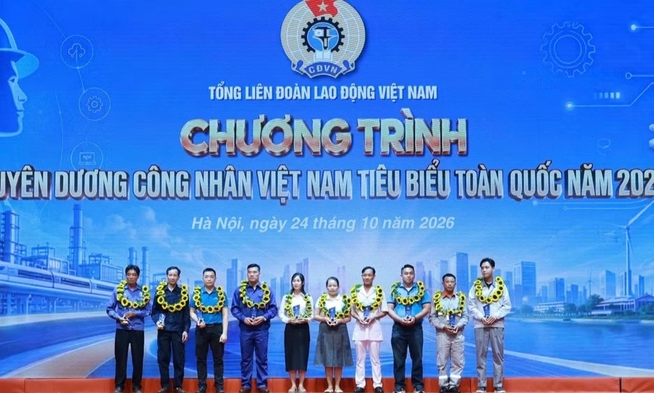 T&ocirc;n vinh vẻ đẹp của người c&ocirc;ng nh&acirc;n Việt Nam trong thời kỳ mới