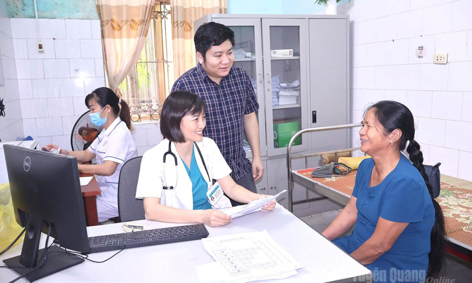 Kh&aacute;m sức khỏe miễn ph&iacute; cho người cao tuổi