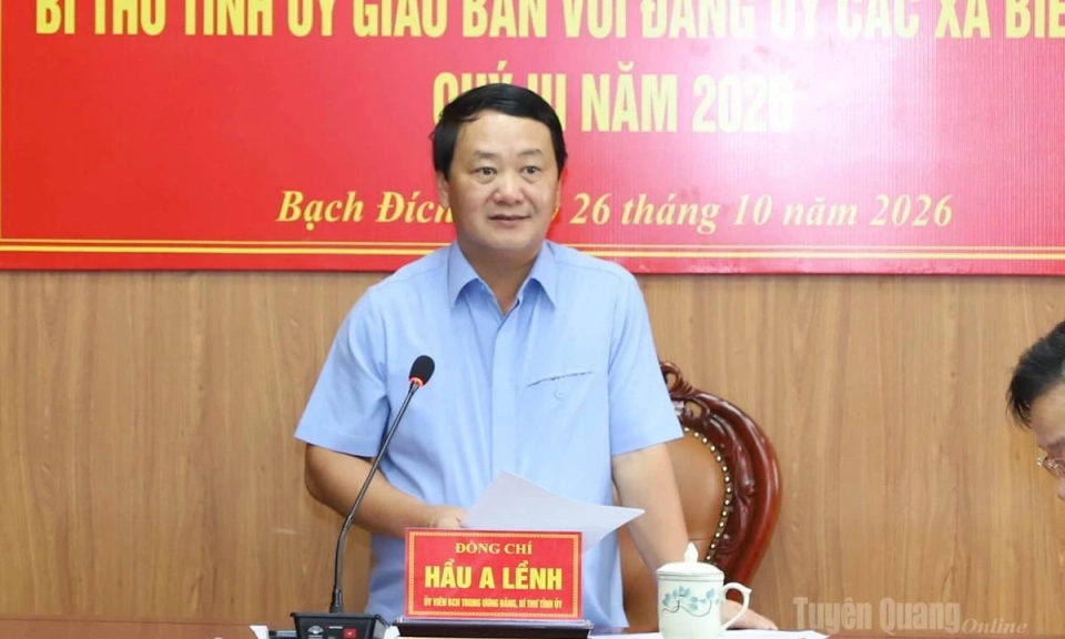 Ch&uacute; trọng đ&agrave;o tạo, bồi dưỡng c&aacute;n bộ, đặc biệt l&agrave; c&aacute;n bộ cơ sở